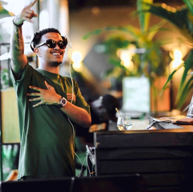 Polisi y’u Rwanda yataye muri yombi DJ Toxxyk nyuma yo kugonga umupolisi wari mu kazi, agahita apfa.