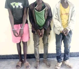 Uko abagabo batatu b’ i Nyaruguru bacakiwe na Polisi ubwo bari bamaze kwiba amafaranga umuturage.