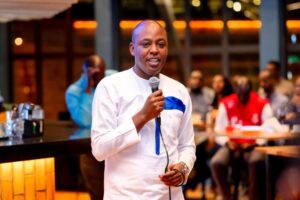 Murenzi Adballah yababajwe no gutsindwa kwa  Rayon Sports maze asaba abakunzi b’ iyi kipe ikintu gikomeye kizatuma begukana ibikombe byose uyu mwaka w’ imikino