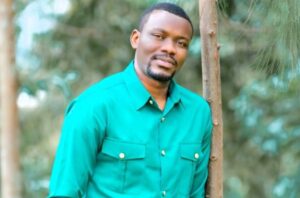 “Hari Imana”_ Indirimbo nshya ya Rugamba Erneste yibutsa abantu urukundo rw’Imana( Video)