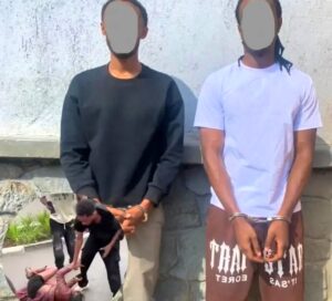 Uko abasore babiri bafashwe bakubita umukobwa mu muhanda batawe muri yombi na RIB