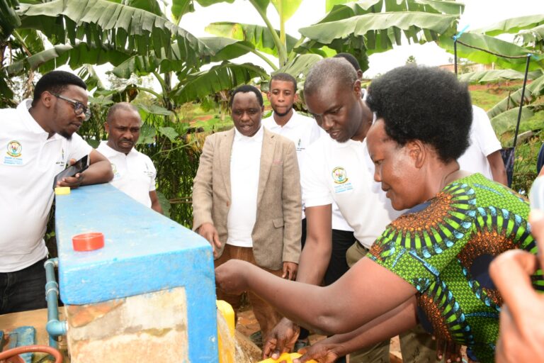 Nyamagabe: Abazindukaga bajya kuvoma bagiye kuruhuka, miliyari 90 Frw zigiye gukemura burundu ikibazo cy’amazi