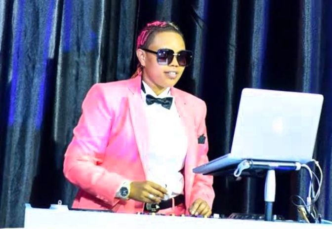 Uko Dj Brianne yahishuye ubuzima bubi yabayemo agera no kurwego atira imyenda kugira ngo agaragze neza mu ruhame