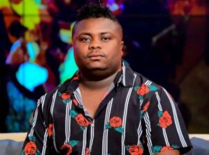 Amerika: Jaysqueezer yatewe n’abagizi ba nabi iwe mu rugo, bamukubita bikomeye bamusiga ari intere