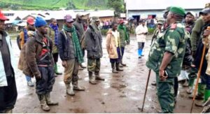 Wazalendo banze imyambaro bahawe isa n’igisurubeti , bavuga ko yabashyira mu kaga ku rugamba!