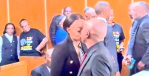 Afurika y’Epfo: Amashusho ya Julius Malema n’umugore we yaciye ibintu, benshi barayatangarira ,bamwe mu babyeyi babuza abana babo kuyareba