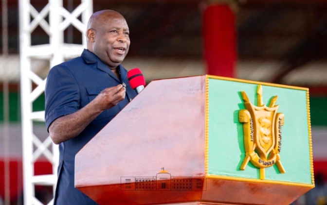 Burundi: Amagambo ya Ndayishimiye kuri ‘Imbwa Itukura’ Yatunguye benshi, na yo ihita imusubiza,Abarundi benshi bifashe ku munwa