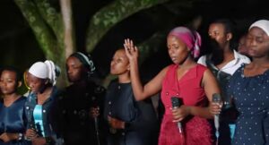 Abari baracitse intege bongeye gukomera nyuma y’indirimbo nshya ya The Blessed Worship Team( Video)