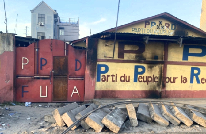 Kinshasa ibintu byafashe indi ntera: Abigaragambya batwitse icyicaro cya Kabila, benshi basigara mu rujijo