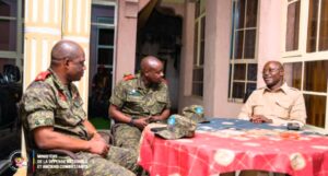 Uvira irimo imirwano,  Minisitiri w’Ingabo wa RDC yerekeje i Bujumbura mu biganiro bikomeye n’u Burundi