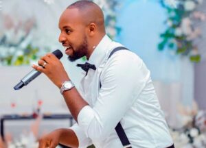 “Wabyuka ukarabagirana Isi yose igatangara”: Papa Fils avuga ku ndirimbo nshya yise ‘Rabagirana’