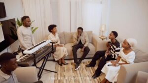 Jonathan Munyaneza na Patrick Ruzima bakoze indirimbo isaba abantu kwibuka ubuntu bw’Imana( Video) 