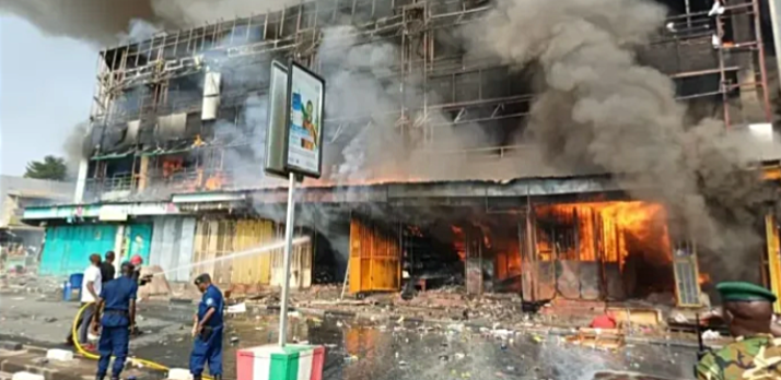 Inkongi y’umuriro yibasiye inyubako ebyiri zikomeye z’ubucuruzi i Bujumbura