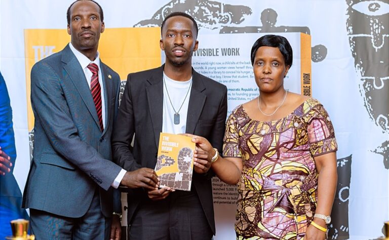 David Irihose yashyize hanze igitabo ‘The Invisible Work’ kivuga ku rugendo rwo kwiyubaka no kongera kwisanga