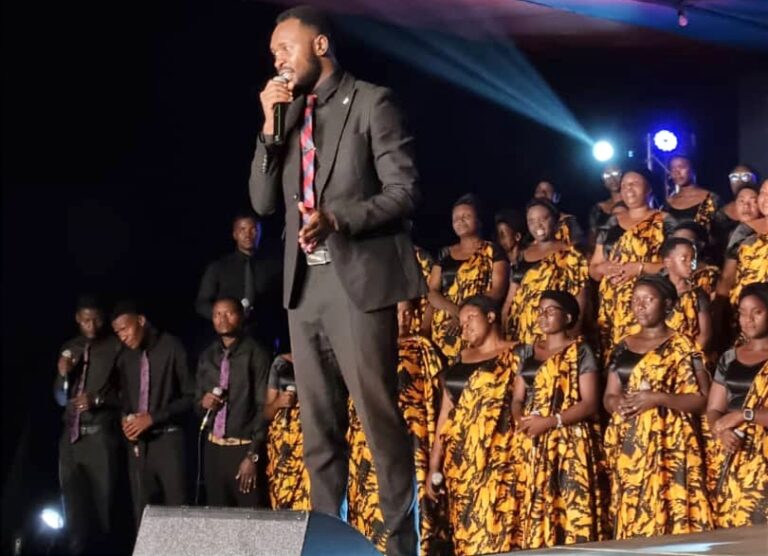 Korari Hermon yongeye kwibutsa abamwizera urukundo rwa Kristo mu ndirimbo ‘Amatunda’_VIDEO
