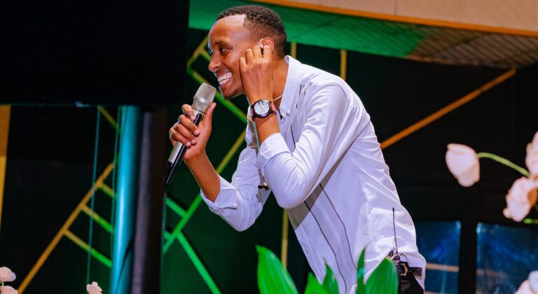 Ndaruhutse Hope yashyize hanze indirimbo “Umukuru w’Ingabo” ishingiye ku ijambo ry’Imana